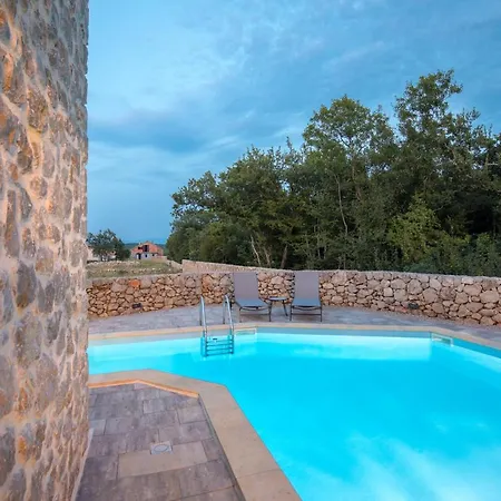 Pearl With Private Pool * Kornić