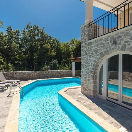 Pearl With Private Pool * Kornić