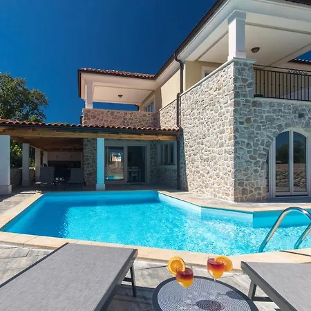 Pearl With Private Pool * Kornić